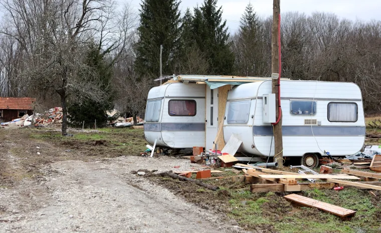 Mjesec dana pro&scaron;lo je od razornog potresa, a pogođena mjesta jo&scaron; su u ru&scaron;evinama