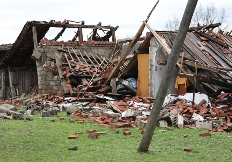 Mjesec dana pro&scaron;lo je od razornog potresa, a pogođena mjesta jo&scaron; su u ru&scaron;evinama