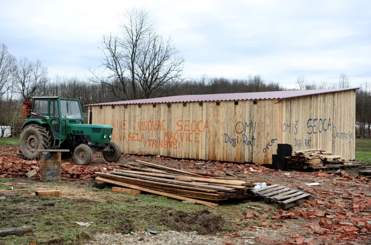 Mjesec dana pro&scaron;lo je od razornog potresa, a pogođena mjesta jo&scaron; su u ru&scaron;evinama