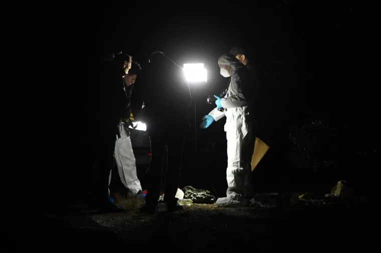 Ubojica pronađen mrtav pored automobila koji je koristio