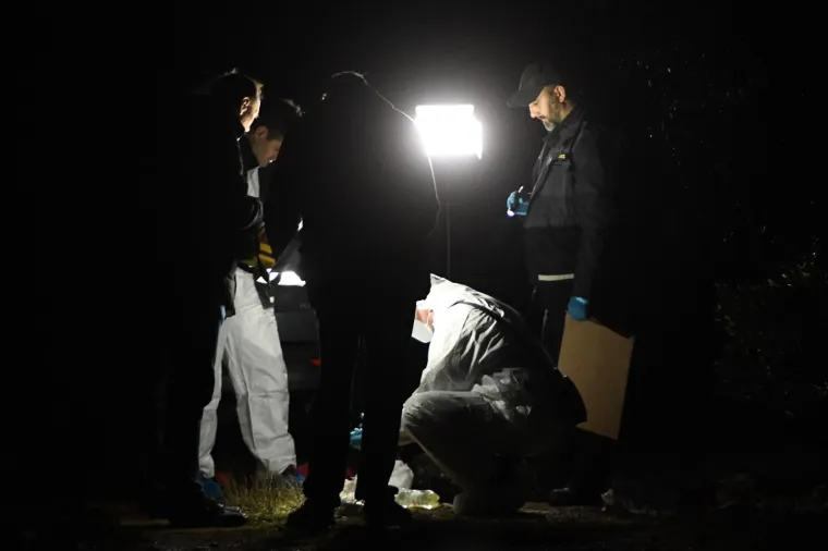 Ubojica pronađen mrtav pored automobila koji je koristio