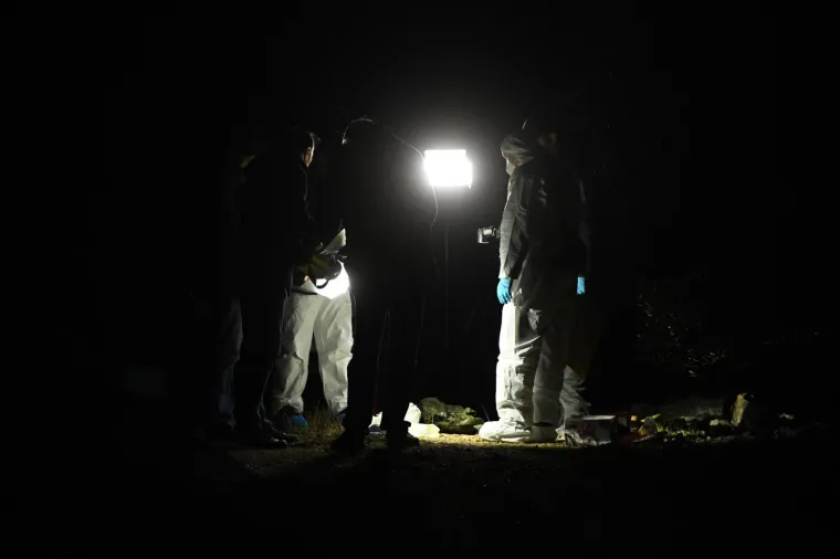 Ubojica pronađen mrtav pored automobila koji je koristio