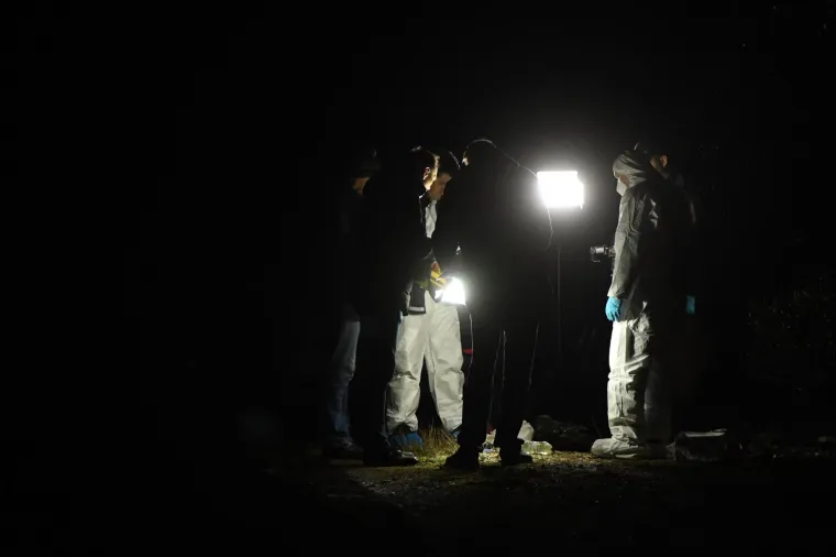 Ubojica pronađen mrtav pored automobila koji je koristio