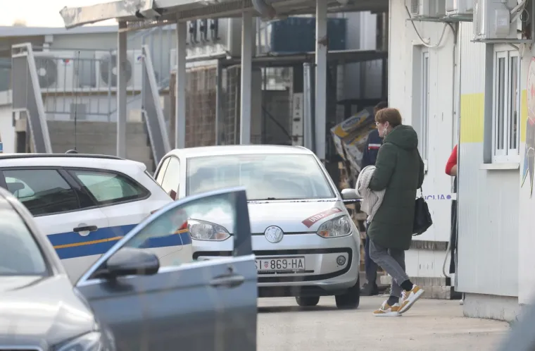 Ovo je Mercedes u kojem je iz automatske pu&scaron;ke ubijen poduzetnik u Vodicama