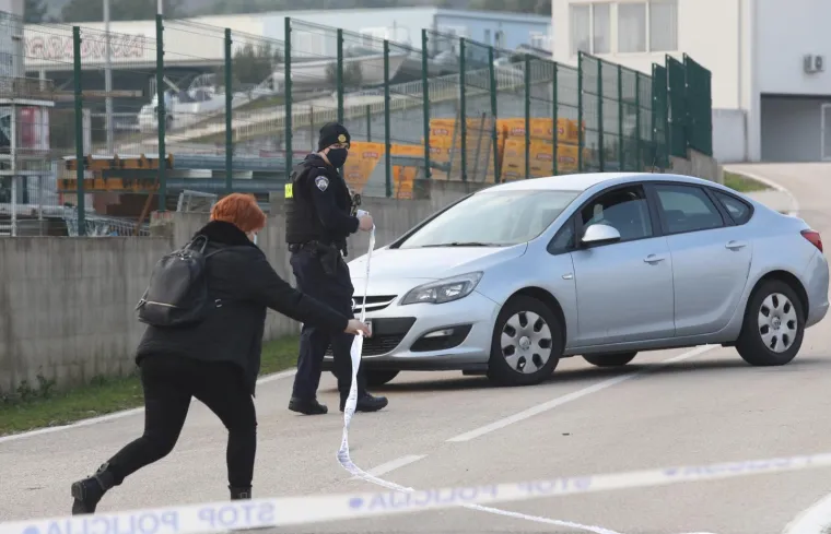Ovo je Mercedes u kojem je iz automatske pu&scaron;ke ubijen poduzetnik u Vodicama