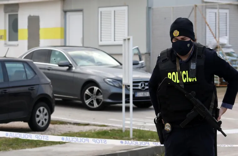 Ovo je Mercedes u kojem je iz automatske pu&scaron;ke ubijen poduzetnik u Vodicama