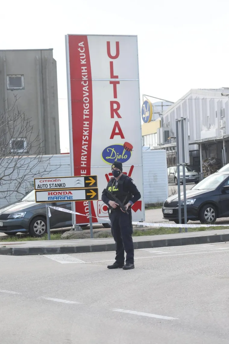 Ovo je Mercedes u kojem je iz automatske pu&scaron;ke ubijen poduzetnik u Vodicama