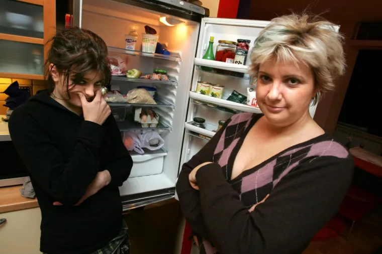 JAKA TAMNA ŠMINKA, RAŠČUPANA KOSA I ROKERSKI IMIDŽ: Ovako je prije 15 godina izgledala najpopularnija hrvatska influencerica