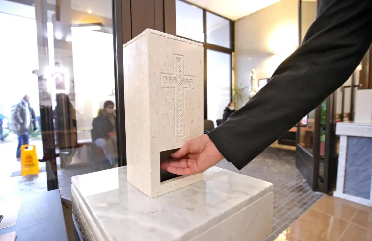 Sveta voda na senzor odu&scaron;evila vjernike u jednoj zagrebačkoj crkvi