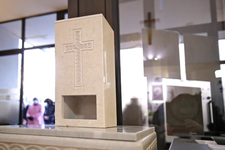 Sveta voda na senzor odu&scaron;evila vjernike u jednoj zagrebačkoj crkvi