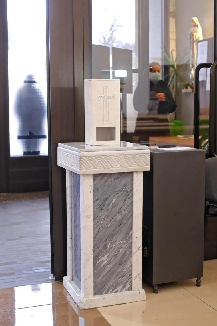 Sveta voda na senzor odu&scaron;evila vjernike u jednoj zagrebačkoj crkvi