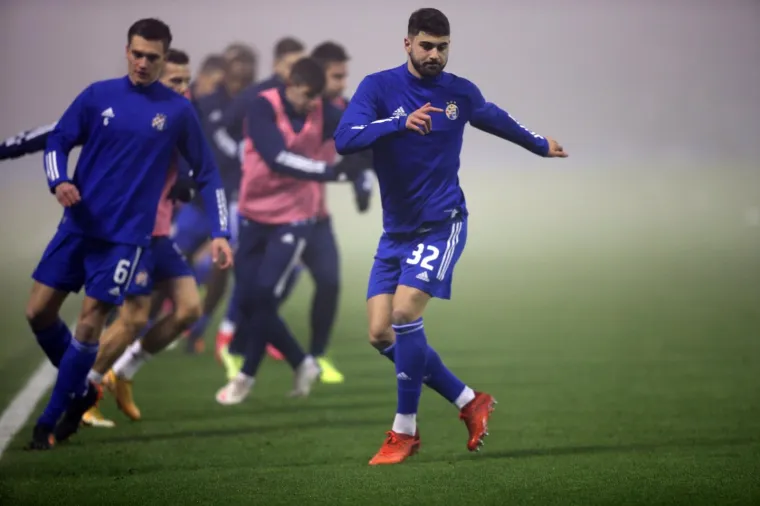 [FOTO] MAGLA SVUDA, MAGLA OKO NAS: U Maksimiru vladali jako teški uvjeti za igru