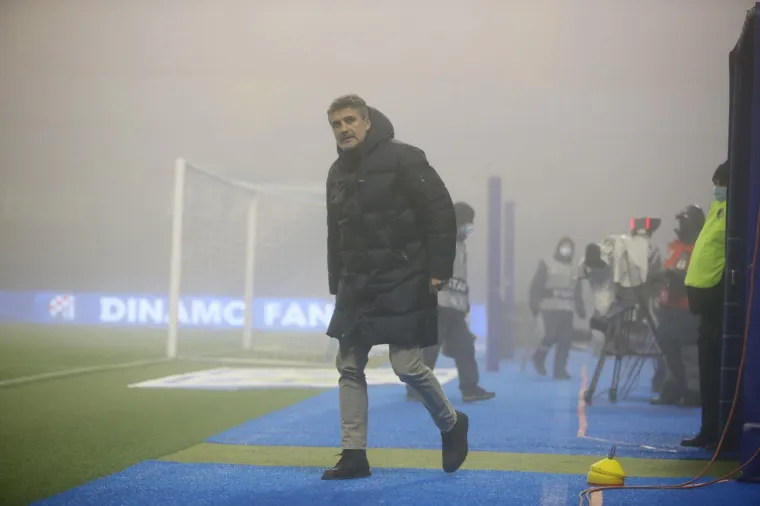 [FOTO] MAGLA SVUDA, MAGLA OKO NAS: U Maksimiru vladali jako teški uvjeti za igru