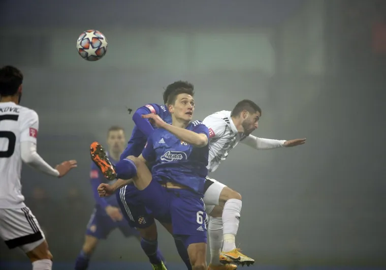 [FOTO] MAGLA SVUDA, MAGLA OKO NAS: U Maksimiru vladali jako teški uvjeti za igru