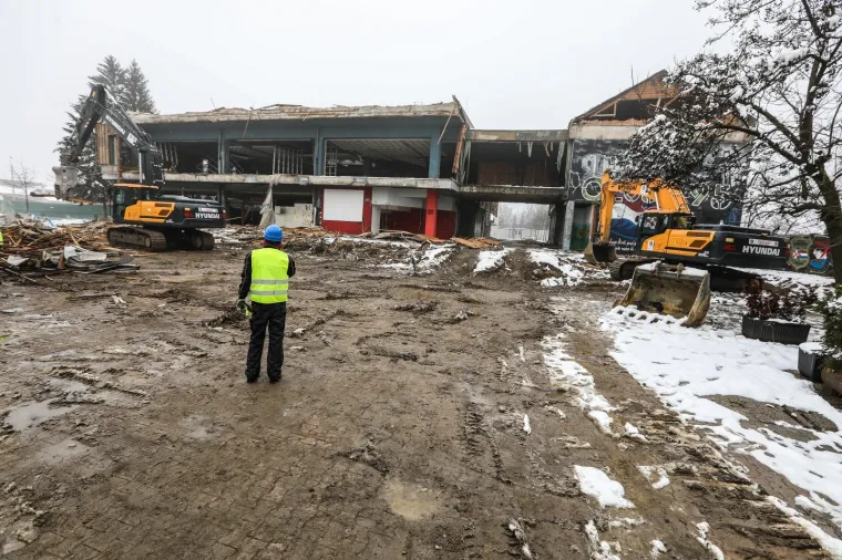 Drugi poku&scaron;aj: Započelo ru&scaron;enje stare robne kuće Petrinjka koja je o&scaron;tećena u potresu