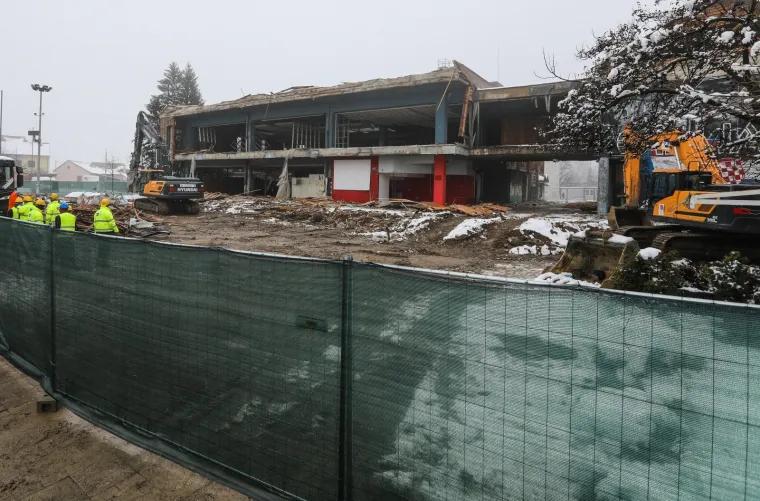 Drugi poku&scaron;aj: Započelo ru&scaron;enje stare robne kuće Petrinjka koja je o&scaron;tećena u potresu