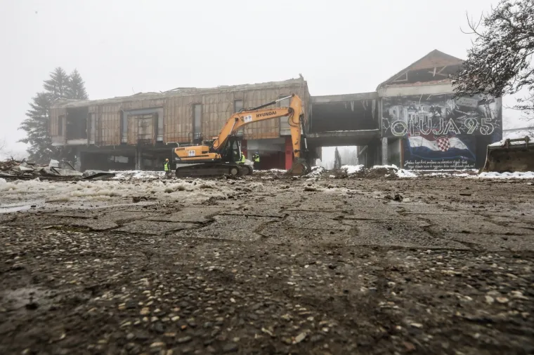 Drugi poku&scaron;aj: Započelo ru&scaron;enje stare robne kuće Petrinjka koja je o&scaron;tećena u potresu