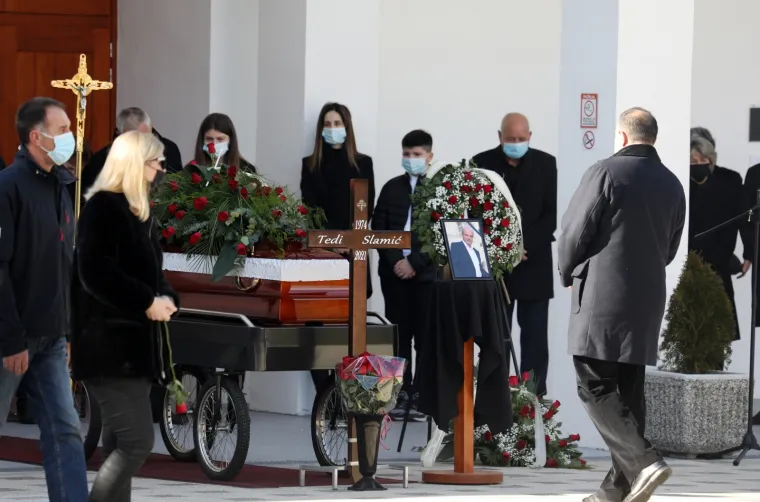 Posljednji ispraćaj Tedija Slamića, &scaron;ibenskog poduzetnika kojeg je izre&scaron;etao četverostuki ubojica
