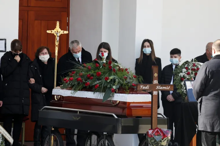 Posljednji ispraćaj Tedija Slamića, &scaron;ibenskog poduzetnika kojeg je izre&scaron;etao četverostuki ubojica