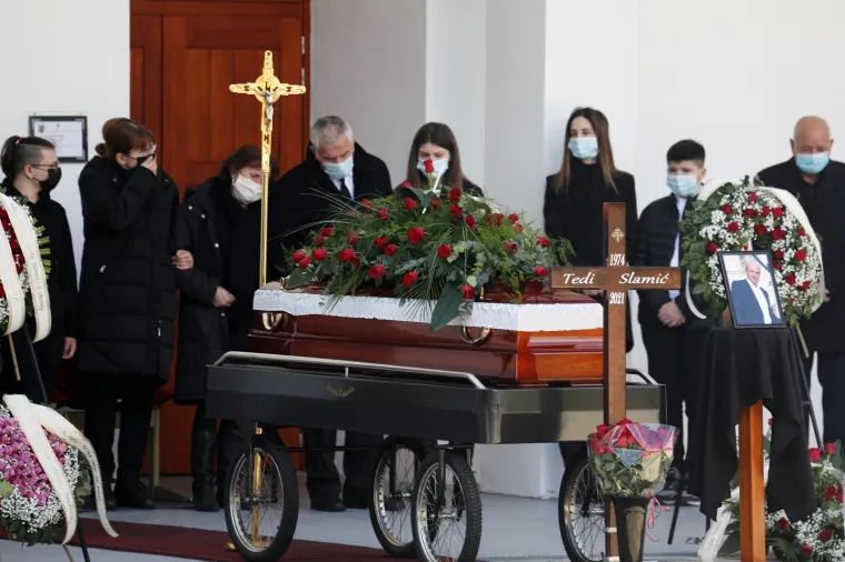Posljednji ispraćaj Tedija Slamića, &scaron;ibenskog poduzetnika kojeg je izre&scaron;etao četverostuki ubojica
