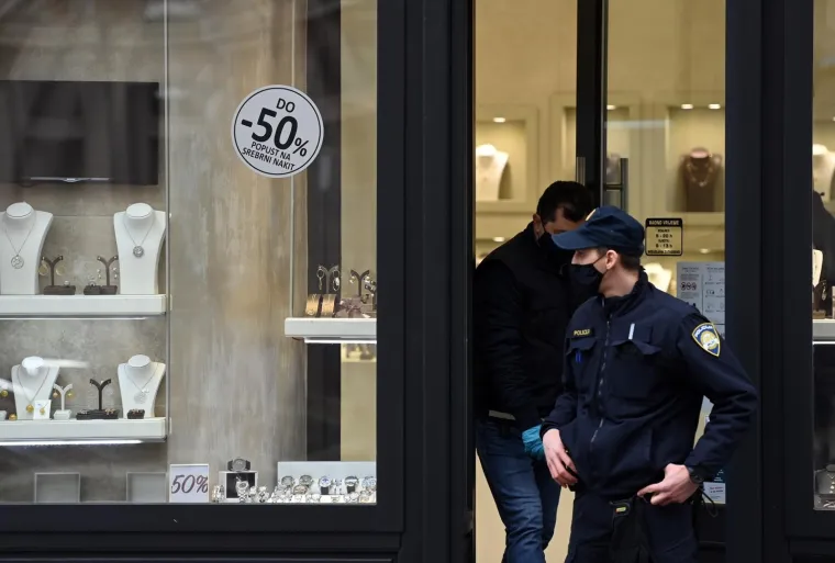 Lopovi iskoristili prosvjed i opljačkali poznatu zlatarnu u Ilici