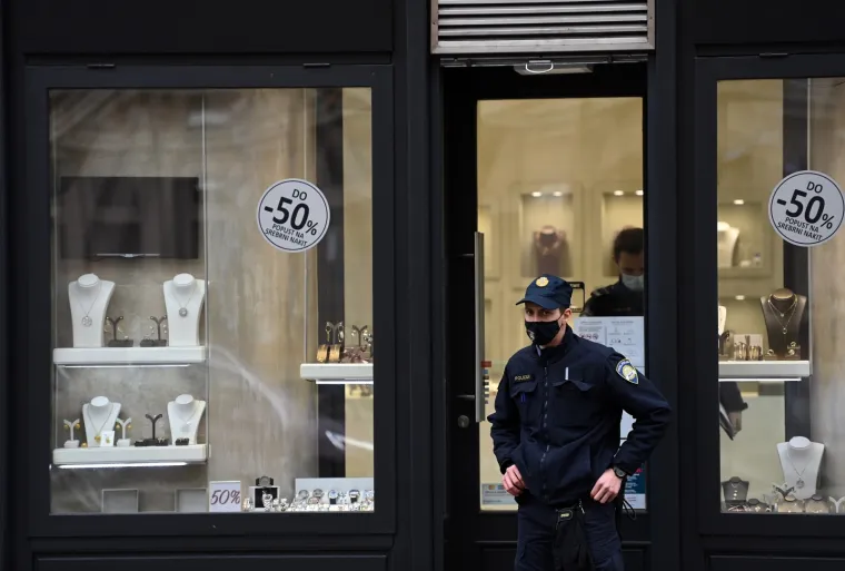 Lopovi iskoristili prosvjed i opljačkali poznatu zlatarnu u Ilici