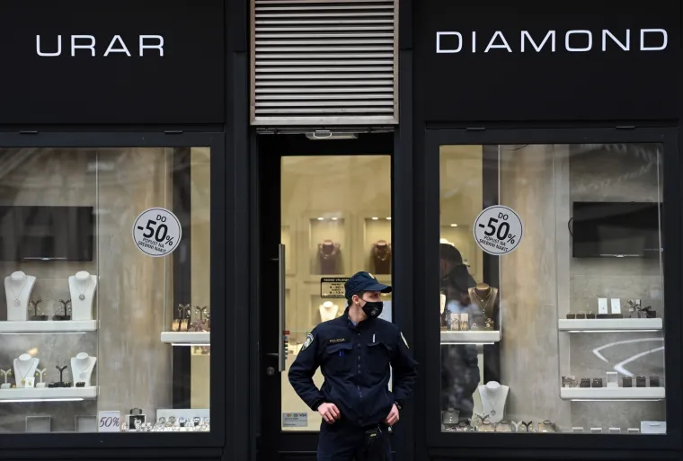 Lopovi iskoristili prosvjed i opljačkali poznatu zlatarnu u Ilici