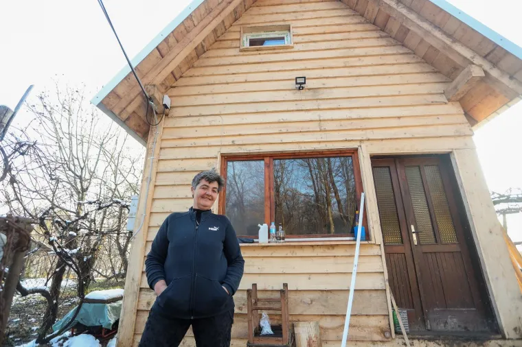 Obećano - ispunjeno: Stani Bjelanac Ogulinci i Vrgorčani sagradili privremenu kuću