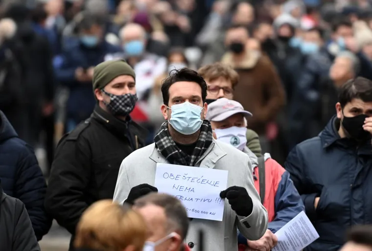 VELIKI PROSVJED PODUZETNIKA NA TRGU BANA JELAČIĆA: 'Dajte nam da radimo!'