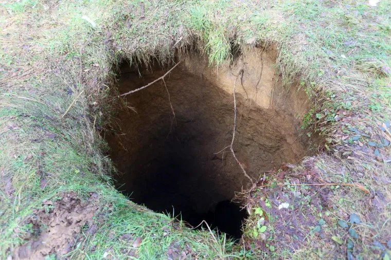 Mje&scaron;tani otkrili rupetinu stotinjak metara od kuća: Dubina - čak 17 metara!