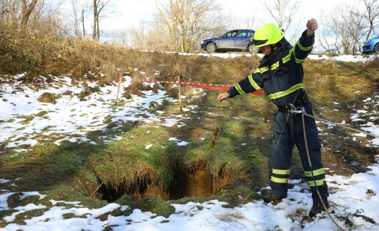 Mje&scaron;tani otkrili rupetinu stotinjak metara od kuća: Dubina - čak 17 metara!
