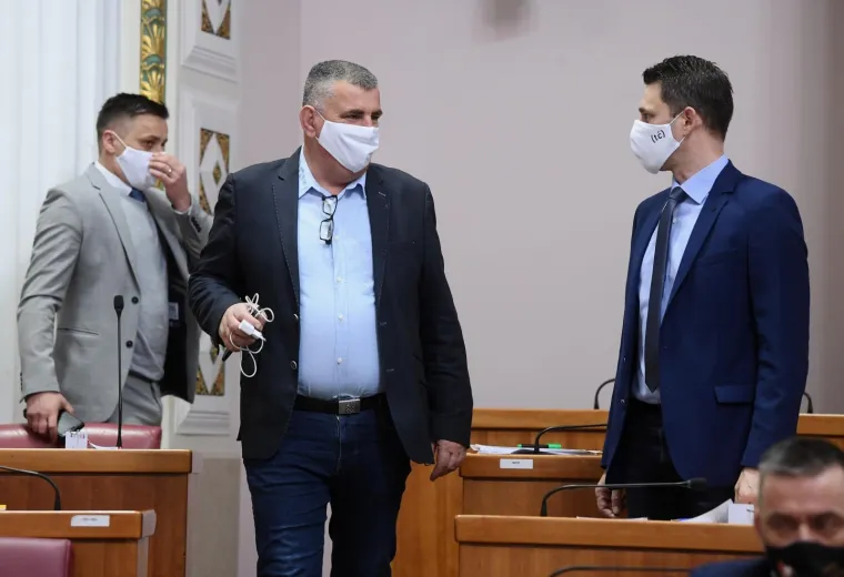 Mostovci kreativno &lsquo;bocnuli&lsquo; ministra Ćorića, pogledajte o čemu se radi