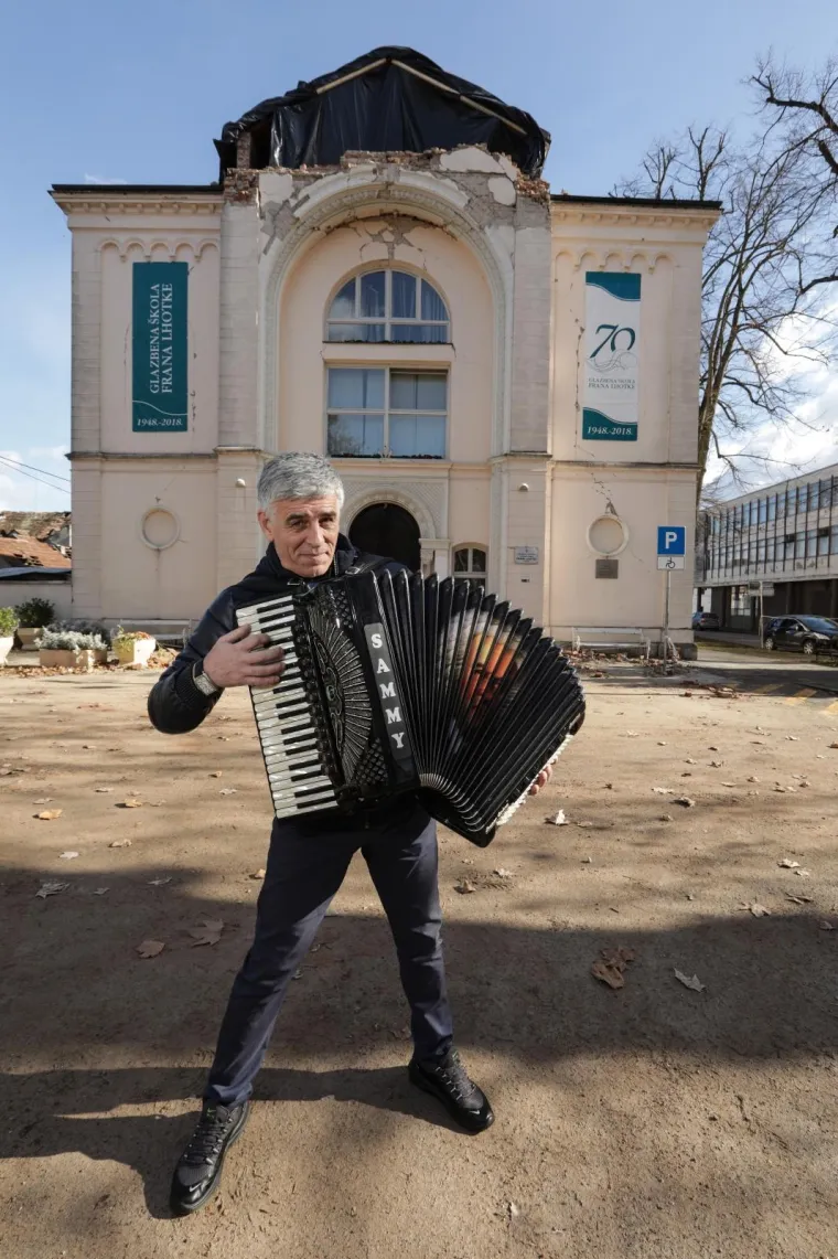 Kakva gesta! Svjetski prvak u sviranju harmonike svoju zaradu donirat će za obnovu glazbene &scaron;kole u Sisku