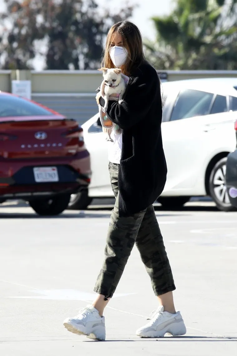 POKU&Scaron;ALA JE IZAĆI U IZDANJU U KOJEM JE NITKO NEĆE PREPOZNATI: Ali taj vatreni pogled prepoznali bi svuda