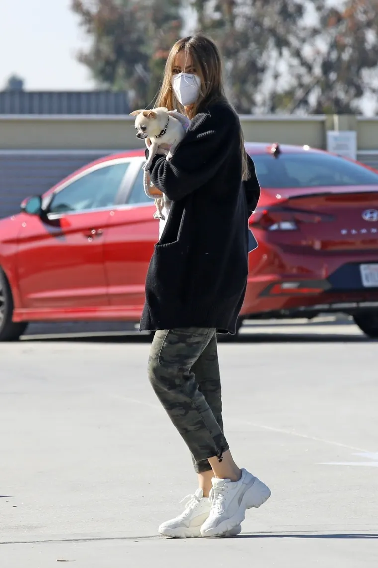 POKU&Scaron;ALA JE IZAĆI U IZDANJU U KOJEM JE NITKO NEĆE PREPOZNATI: Ali taj vatreni pogled prepoznali bi svuda