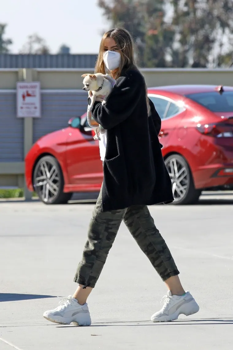 POKU&Scaron;ALA JE IZAĆI U IZDANJU U KOJEM JE NITKO NEĆE PREPOZNATI: Ali taj vatreni pogled prepoznali bi svuda