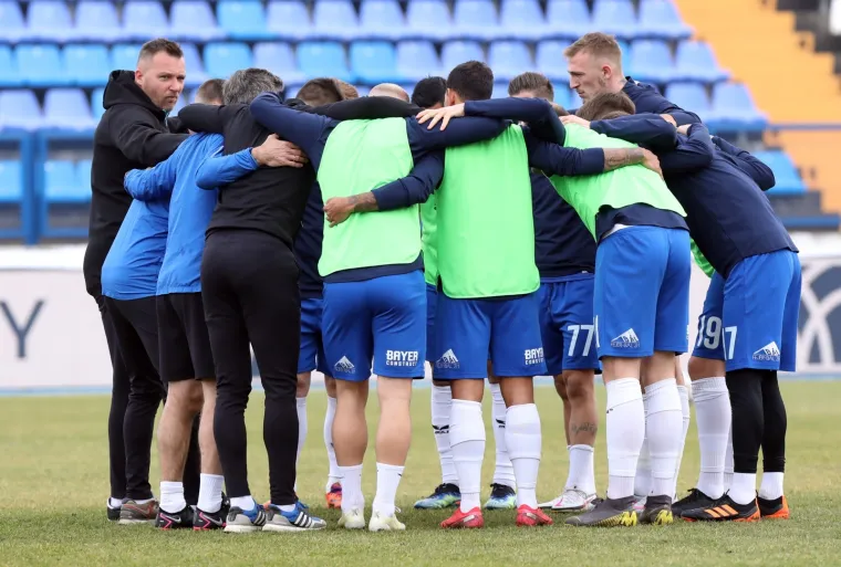 [FOTO] UZBUDLJIVO JE  U GRADSKOM VRTU: Osijek i Hajduk u žestokom obračunu