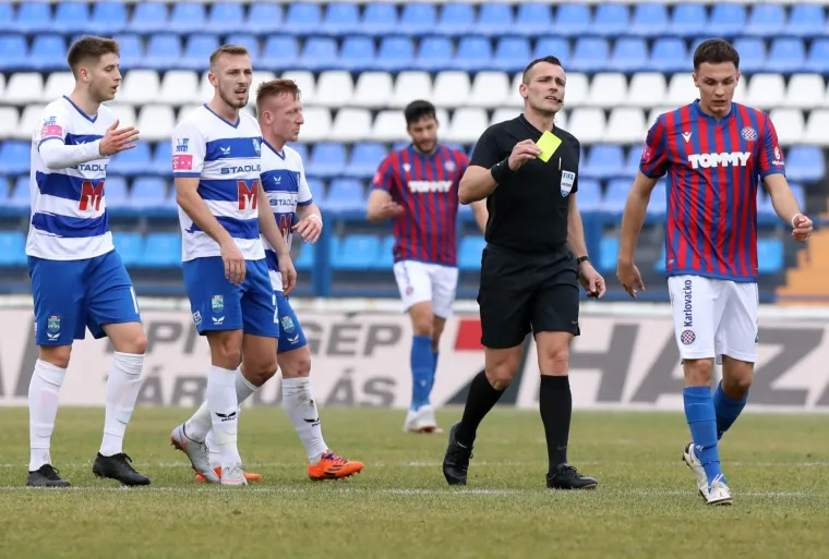 [FOTO] UZBUDLJIVO JE  U GRADSKOM VRTU: Osijek i Hajduk u žestokom obračunu