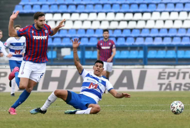 [FOTO] UZBUDLJIVO JE  U GRADSKOM VRTU: Osijek i Hajduk u žestokom obračunu