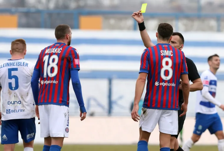 [FOTO] UZBUDLJIVO JE  U GRADSKOM VRTU: Osijek i Hajduk u žestokom obračunu