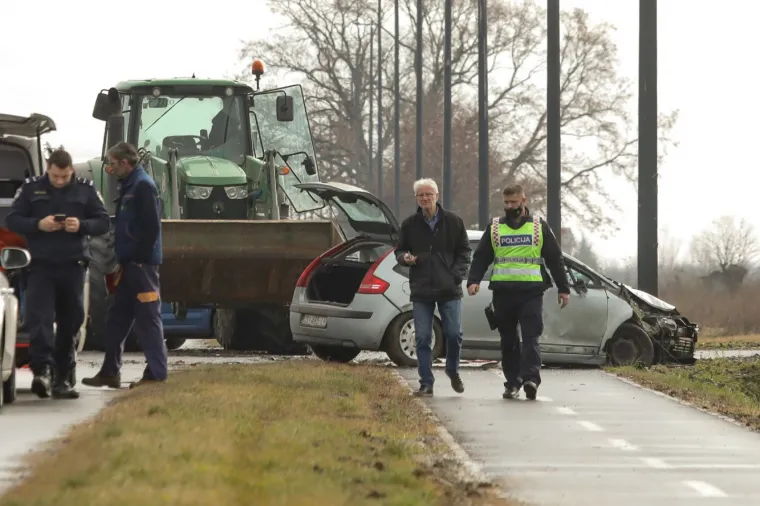 PROMETNA NESREĆA U OSIJEKU: Sudarili su se osobni automobil i traktor