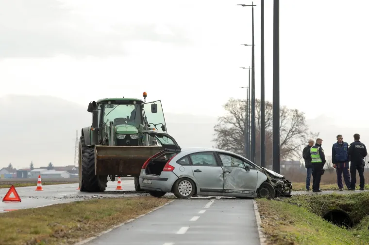 PROMETNA NESREĆA U OSIJEKU: Sudarili su se osobni automobil i traktor