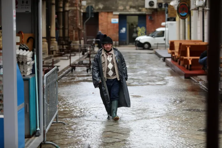 Poplavljena je Gradska tržnica u Rijeci