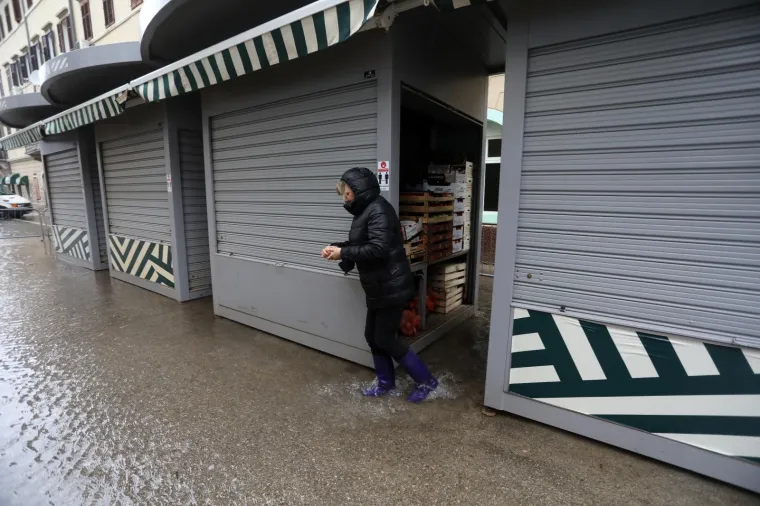 Poplavljena je Gradska tržnica u Rijeci