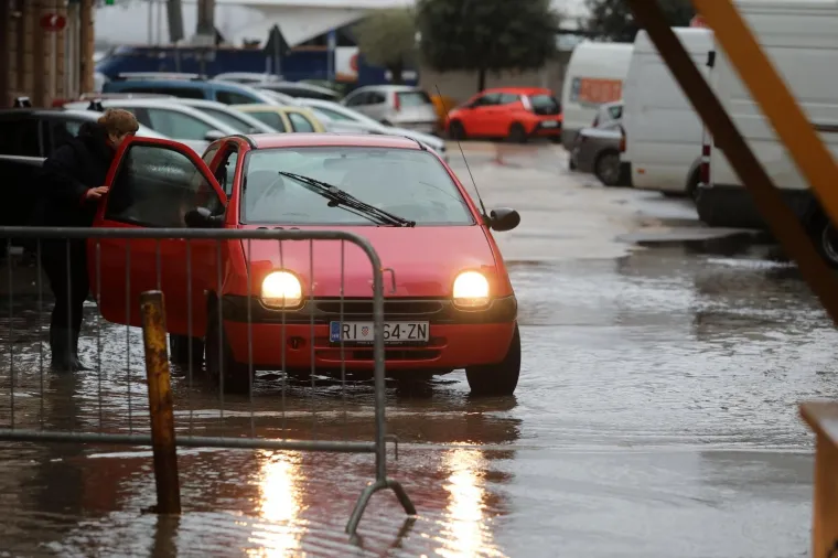 Poplavljena je Gradska tržnica u Rijeci
