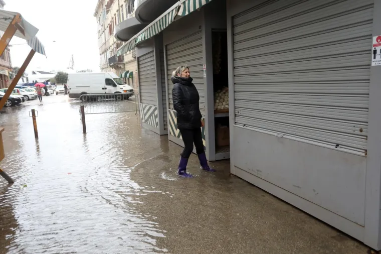 Poplavljena je Gradska tržnica u Rijeci