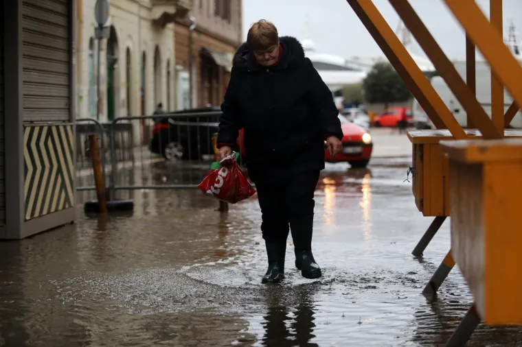 Poplavljena je Gradska tržnica u Rijeci