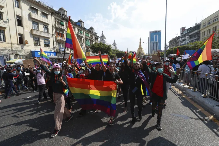 Veliki fotoizvje&scaron;taj iz Mjanmara: Prosvjednici prkose zabrani i vodenim topovima, deseci uhićeni