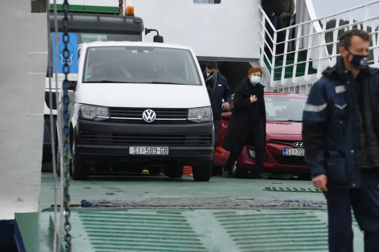 &Scaron;ibenik: Opro&scaron;taj od kapetana Ante Mrvice u &scaron;ibenskoj luci uz sirene brodova Jadrolinije