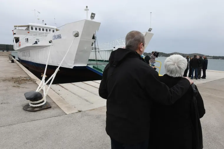 &Scaron;ibenik: Opro&scaron;taj od kapetana Ante Mrvice u &scaron;ibenskoj luci uz sirene brodova Jadrolinije
